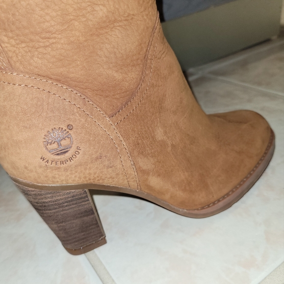 Timberland high heel leather suede boots Size 6.5 NWOT - Picture 10 of 10